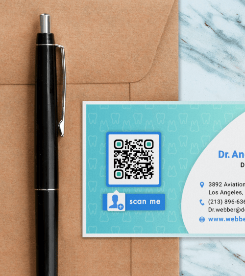 La tarjeta de visita del Dr. Andrew Webber que muestra información de contacto con un código QR y un marco 