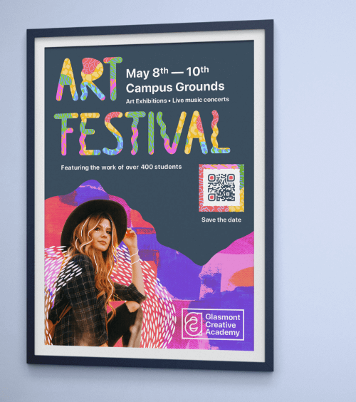 Un póster que promociona un evento estudiantil con un código QR que permite visualizar y guardar los detalles del evento en el smartphone.