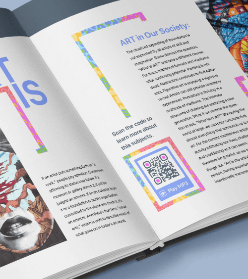 Un material didáctico impreso con un código QR que proporciona una versión MP3 del texto.