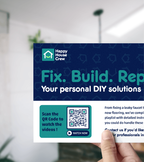 Folleto de una empresa de reparación y mantenimiento de casas con un código QR que contiene una lista de reproducción de videos mostrando cómo hacer las reparaciones.