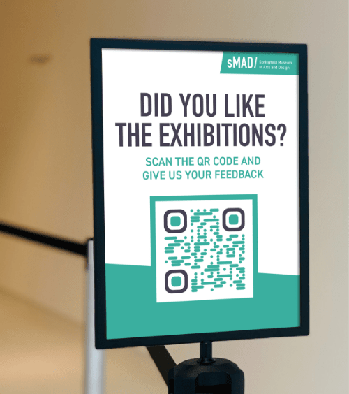 Código QR en un museo que recopila la opinión de los clientes