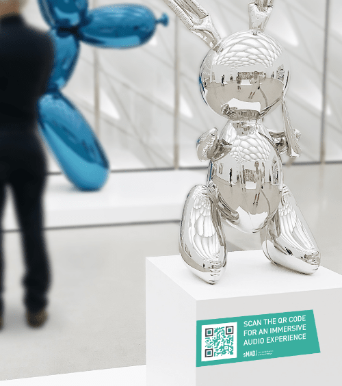 Código QR en una exhibición que contiene una audioguía