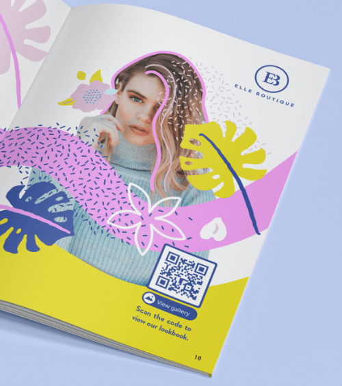 Una etiqueta de ropa con un código QR que redirecciona a los usuarios a una lista de reproducción de videos de la tienda.