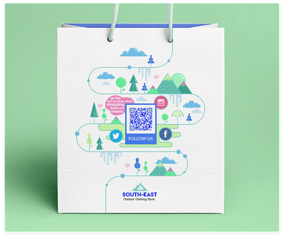 Una bolsa de papel de una tienda de ropa con un código QR que enlaza todos los canales de redes sociales en una sola página.