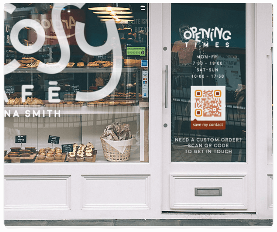 La puerta de una panadería con un código QR que permite a los clientes guardar fácilmente los datos de contacto en sus smartphones.